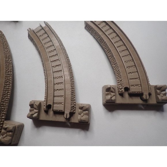 Thomas Train Trackmaster CURVES with Risers Train Track replacement Brown LOT 10 - Picture 2 of 4